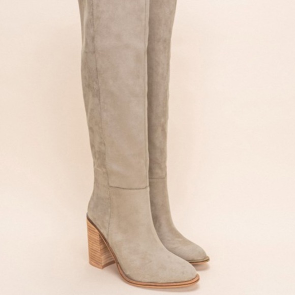Mi.iM Knee High Soft Gray Heeled Suede Boots - Picture 3 of 7